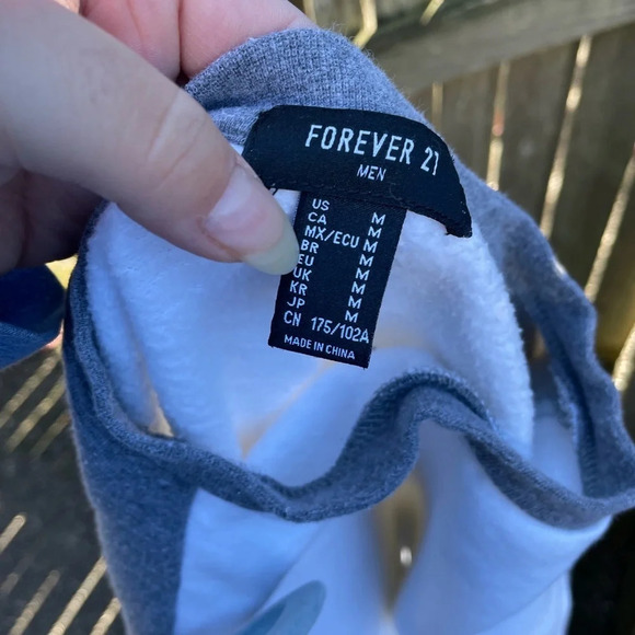 FOREVER 21 MENS BASEBALL SWEATSHIRT - Picture 2 of 2